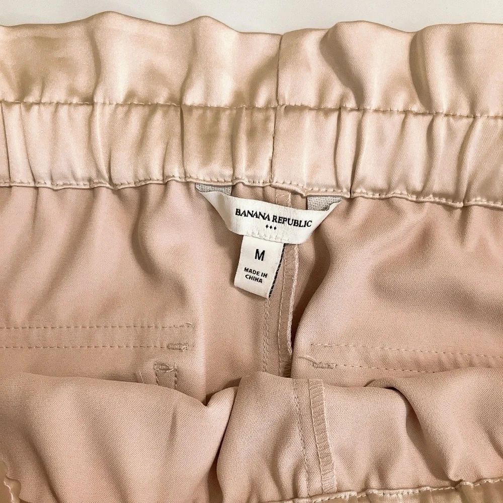 Banana Republic Satin Cargo Jogger Medium Gold Beige NWOT 27’inseam High Rise - Picture 7 of 11